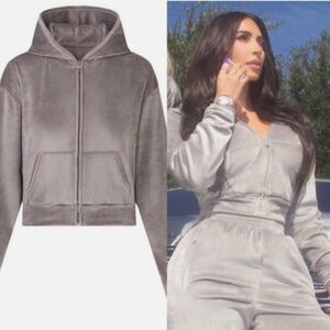 Skims Velour Hoodie Womens Size Small‎ Full
Zip Up Crop Grey Velvet Tracksuit